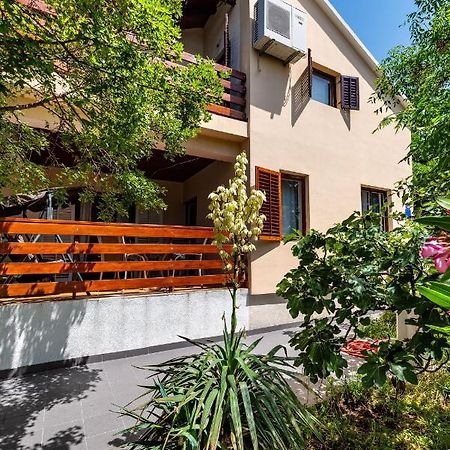 Vacation House Anna Karlobag Exterior photo