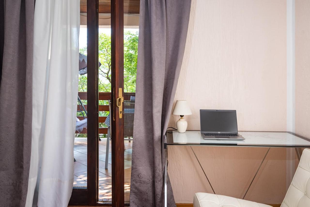 Vacation House Anna Karlobag Exterior photo