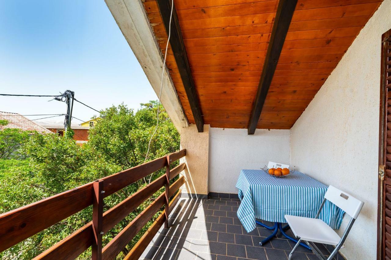 Vacation House Anna Karlobag Exterior photo
