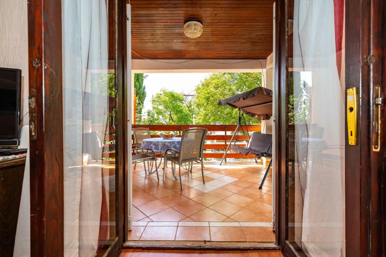 Vacation House Anna Karlobag Exterior photo