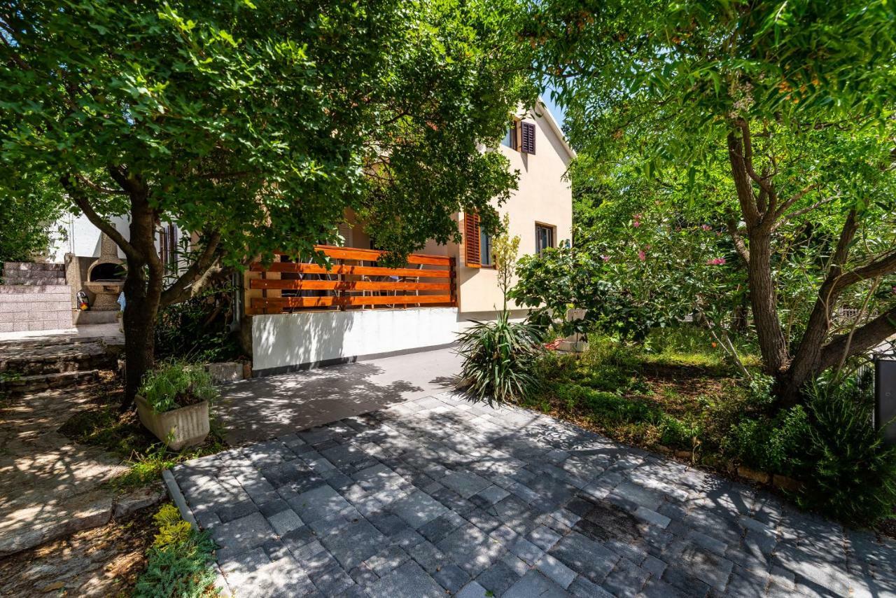 Vacation House Anna Karlobag Exterior photo